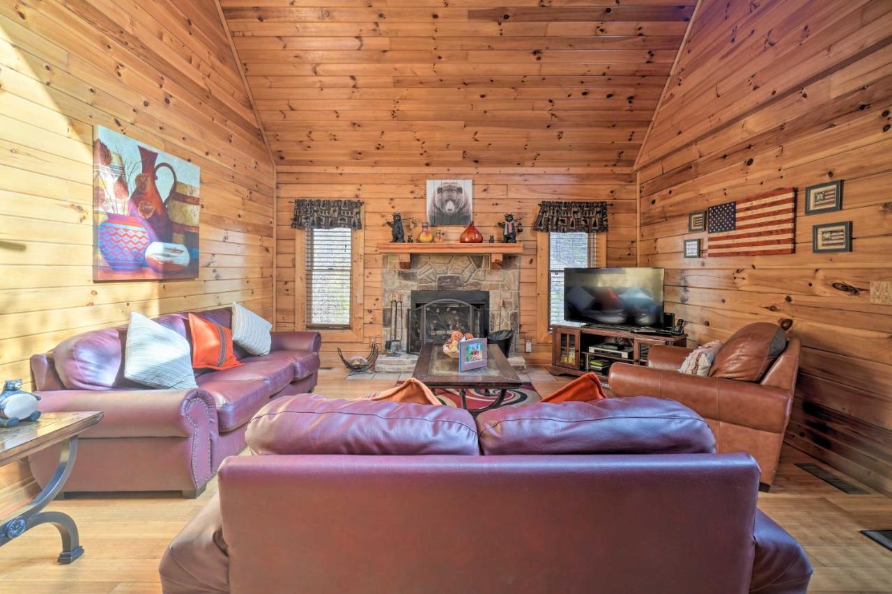 Inviting Sevierville Cabin With Deck And Hot Tub! Exterior photo