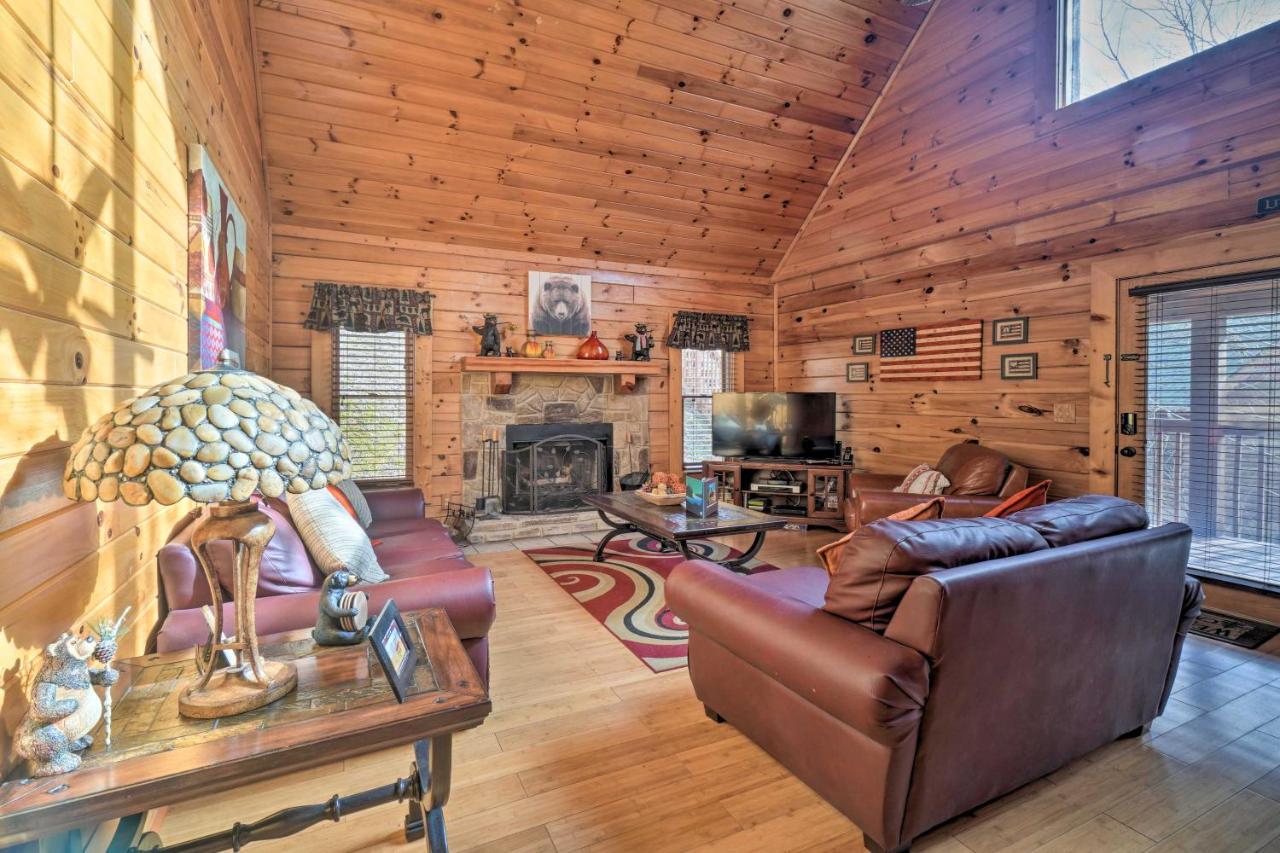 Inviting Sevierville Cabin With Deck And Hot Tub! Exterior photo