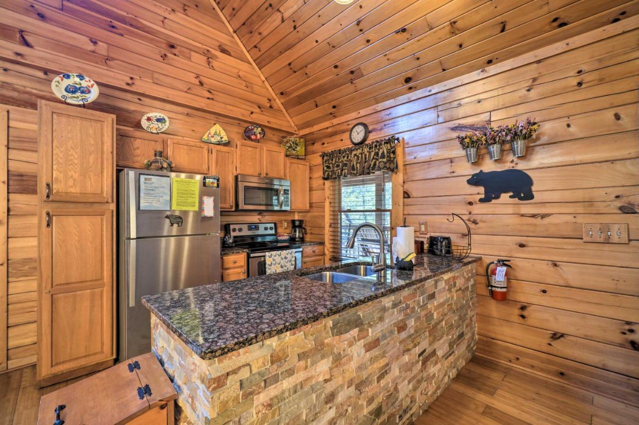 Inviting Sevierville Cabin With Deck And Hot Tub! Exterior photo