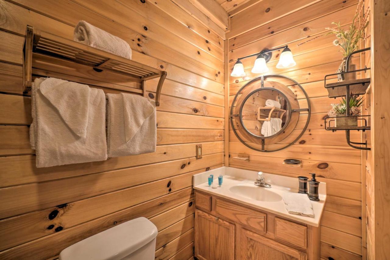 Inviting Sevierville Cabin With Deck And Hot Tub! Exterior photo