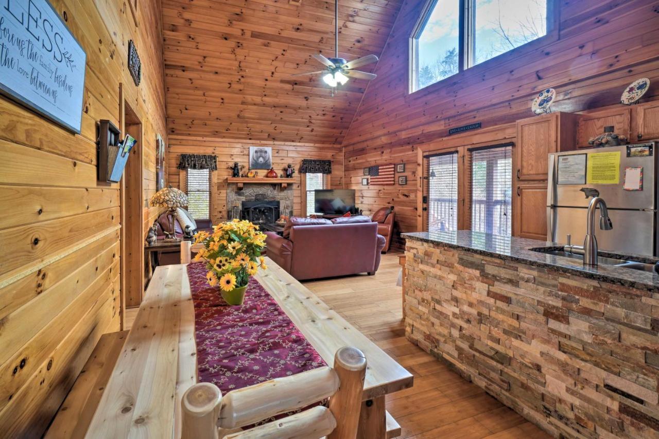 Inviting Sevierville Cabin With Deck And Hot Tub! Exterior photo