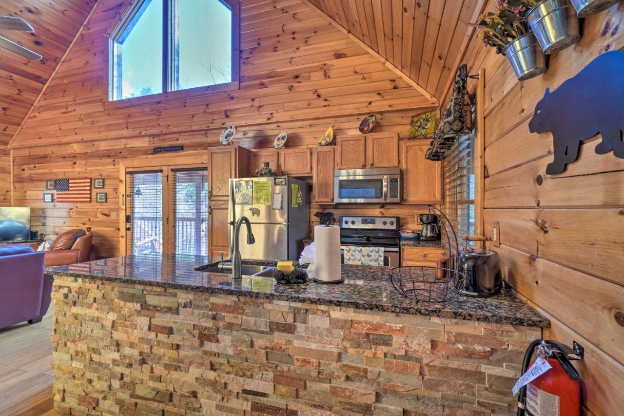 Inviting Sevierville Cabin With Deck And Hot Tub! Exterior photo