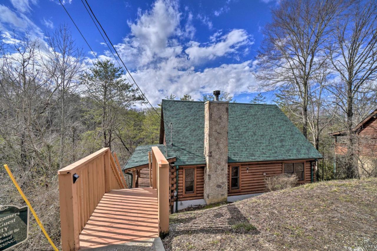 Inviting Sevierville Cabin With Deck And Hot Tub! Exterior photo