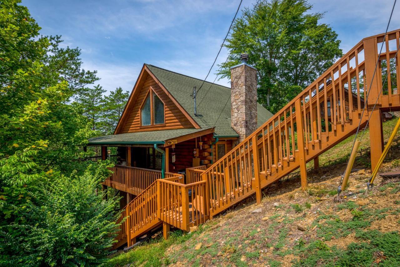 Inviting Sevierville Cabin With Deck And Hot Tub! Exterior photo